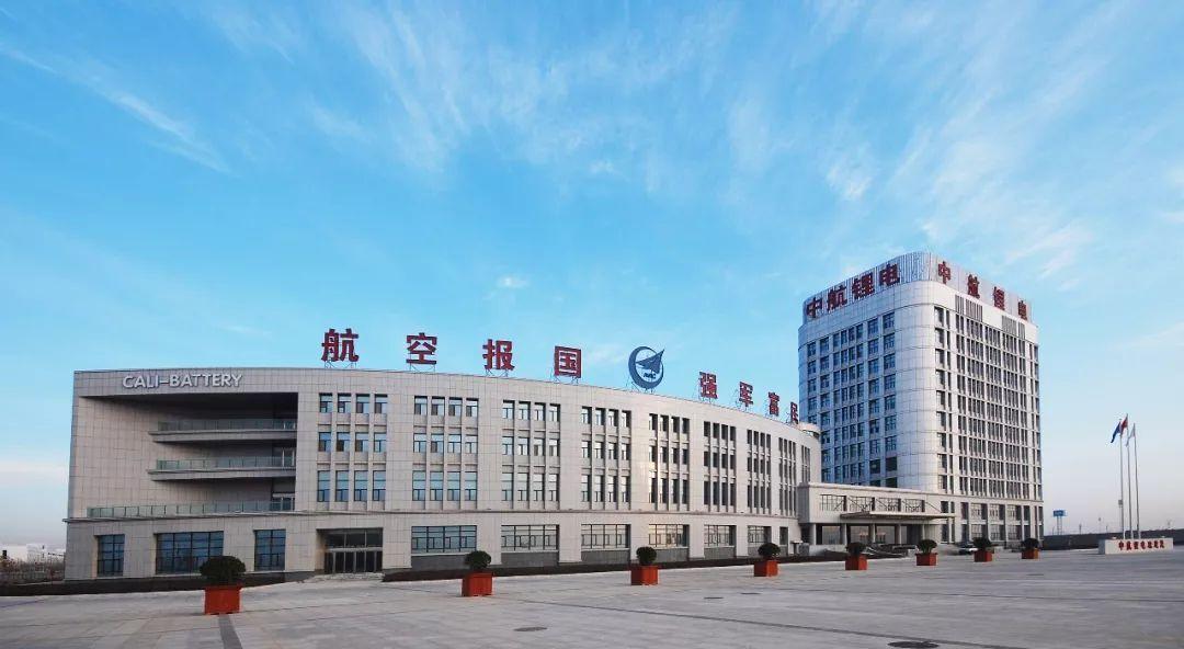 中航鋰電廠門(mén)口.jpg